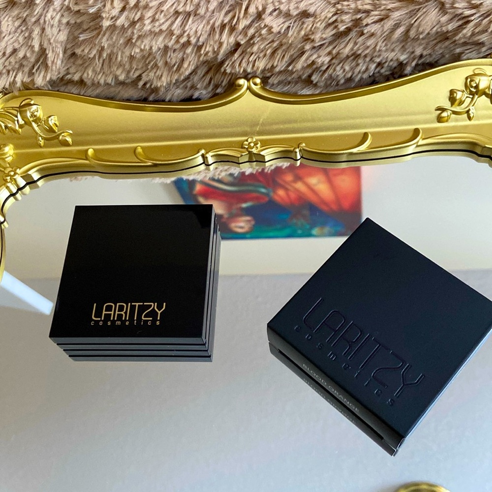 🆕 Laritzy cosmetics pressed blush blood orange